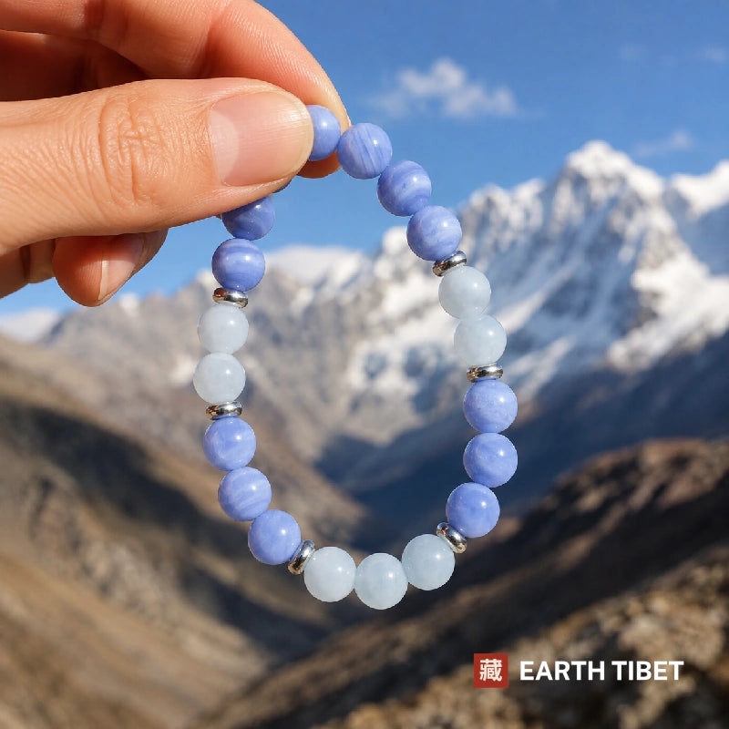Close up of the lace banding running through the blue lace agate beads