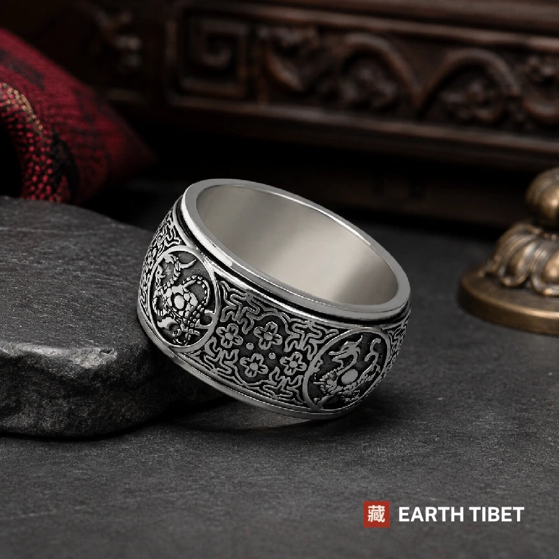 Spinner ring showing the rotating outer sleeve set on a polished inner band