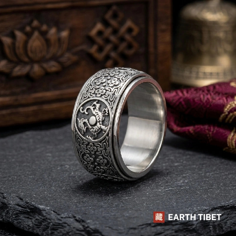 Side view of the four guardians ring, blackened flowered lattice between the medallions