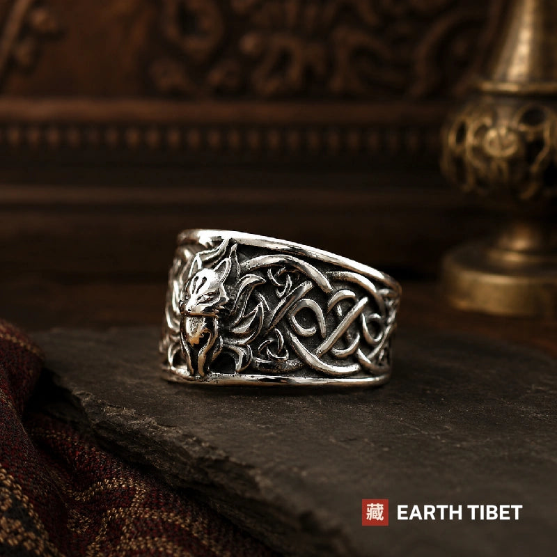 Nine-tailed fox ring in profile showing the width of the band