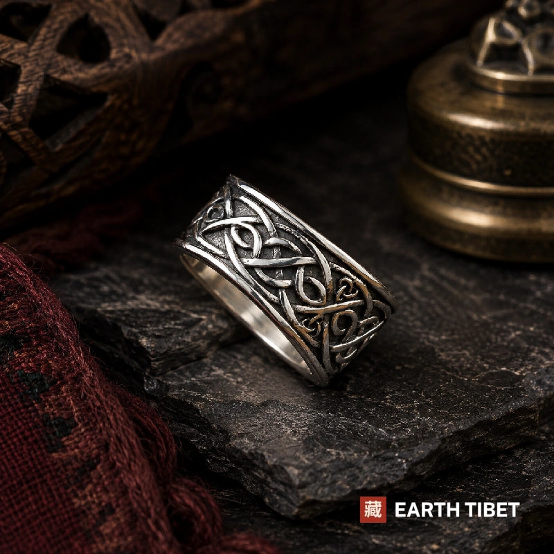 Back of the nine-tailed fox ring band, worked in interlaced knotwork
