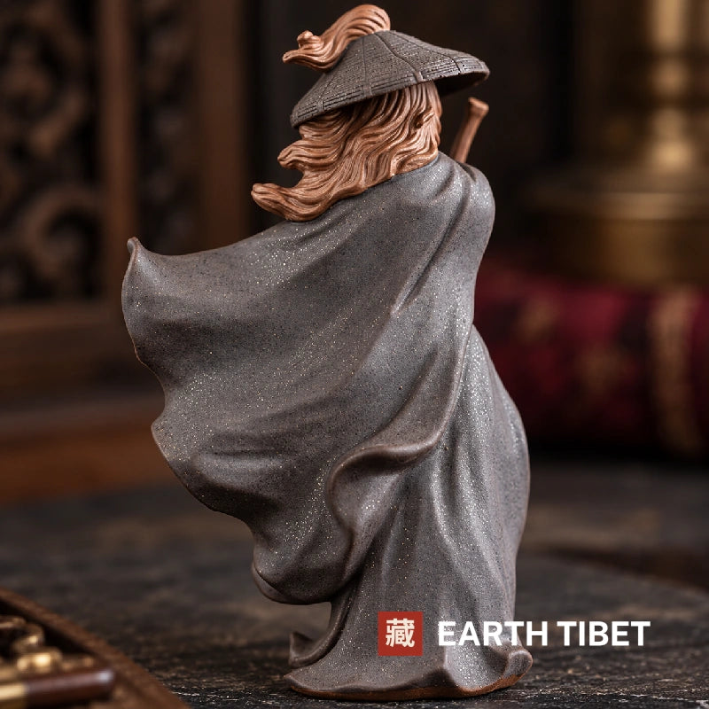 Back view showing the fully modelled cloak and the speckled grey clay